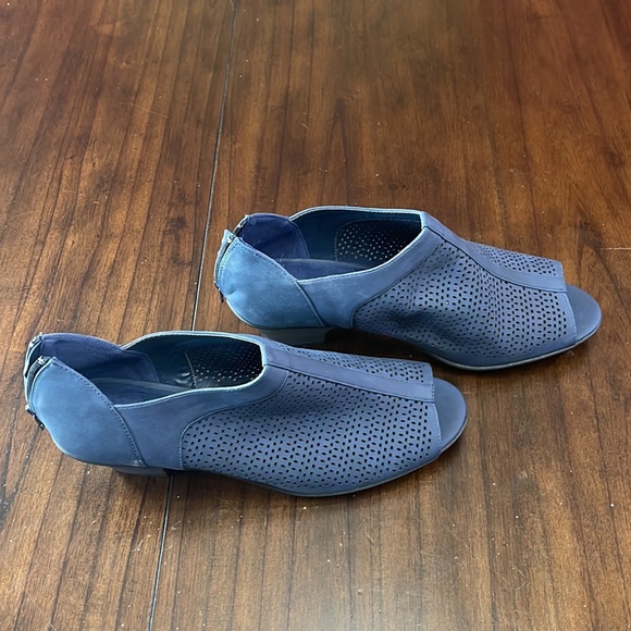 Easy Street Navy Steff Size 12W NWT - Picture 2 of 5